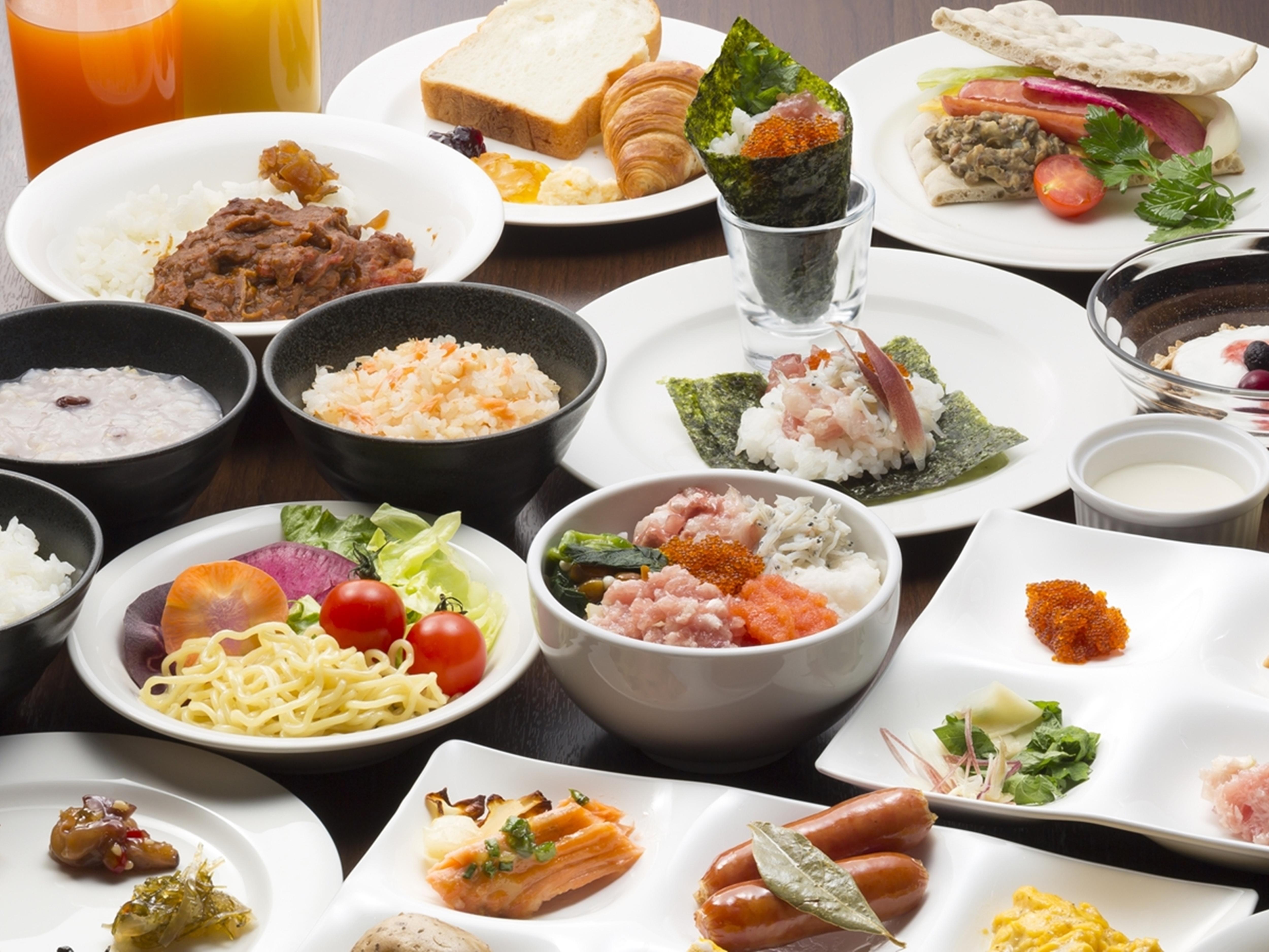 Hotel Emisia Sapporo Eksteriør bilde A selection of dishes from the buffet