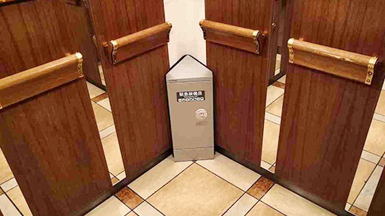 Hotel Emisia Sapporo Eksteriør bilde A urinal with a urinoir
