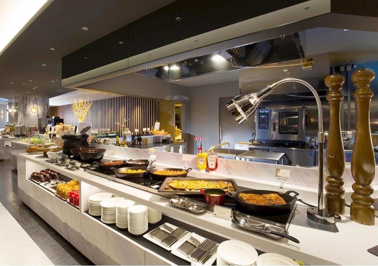 Hotel Emisia Sapporo Eksteriør bilde A buffet at a hotel