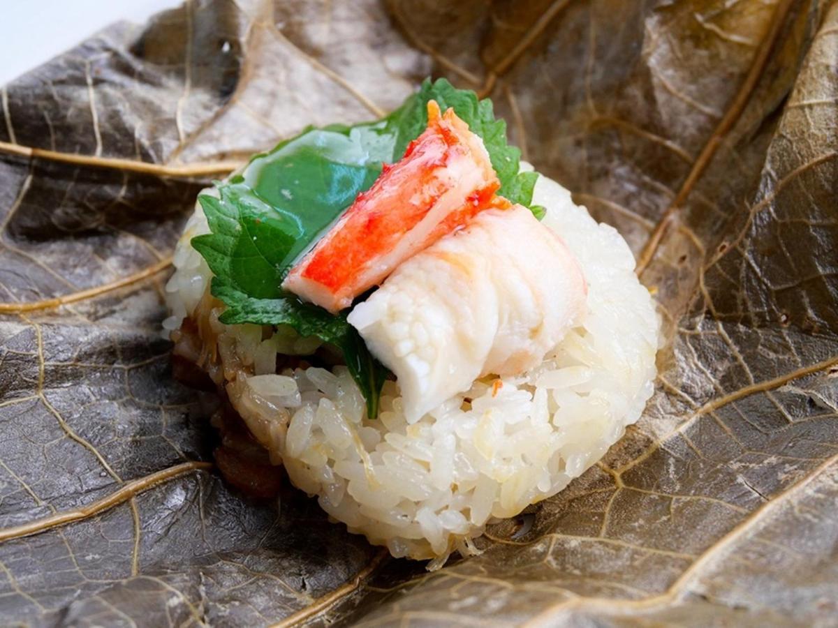 Hotel Emisia Sapporo Eksteriør bilde A crab and fish paste rice dumpling